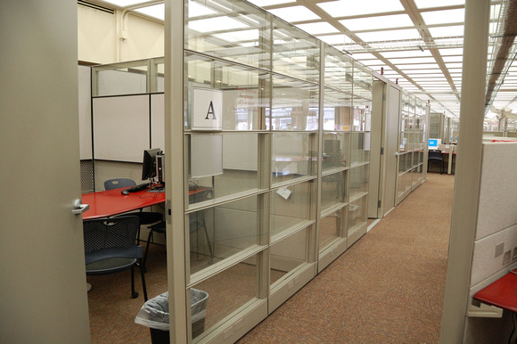 Salas semiprivadas para 2-3 personas en la biblioteca